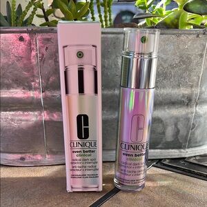 🔥BNWB Clinique Even Better Clinical Serum in Silver and Iridescent